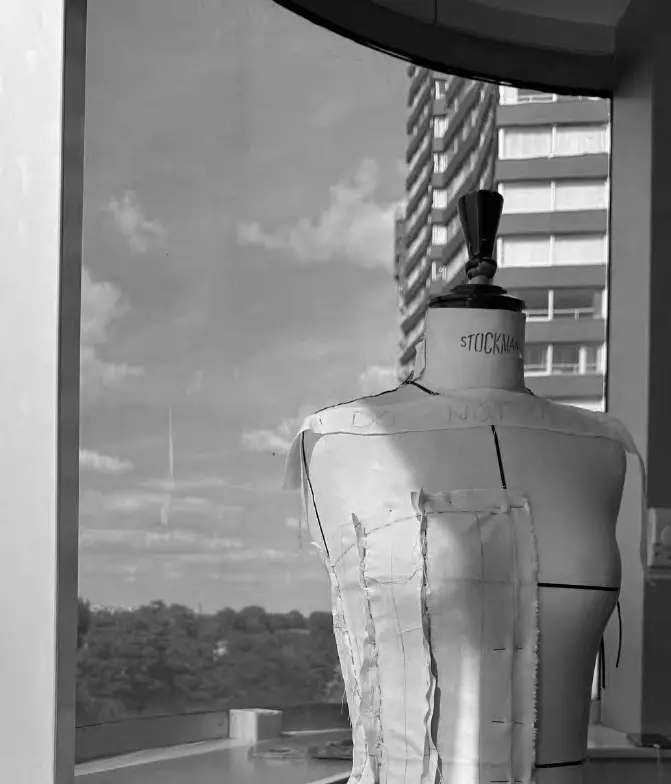 Corset en cours sur mannequin