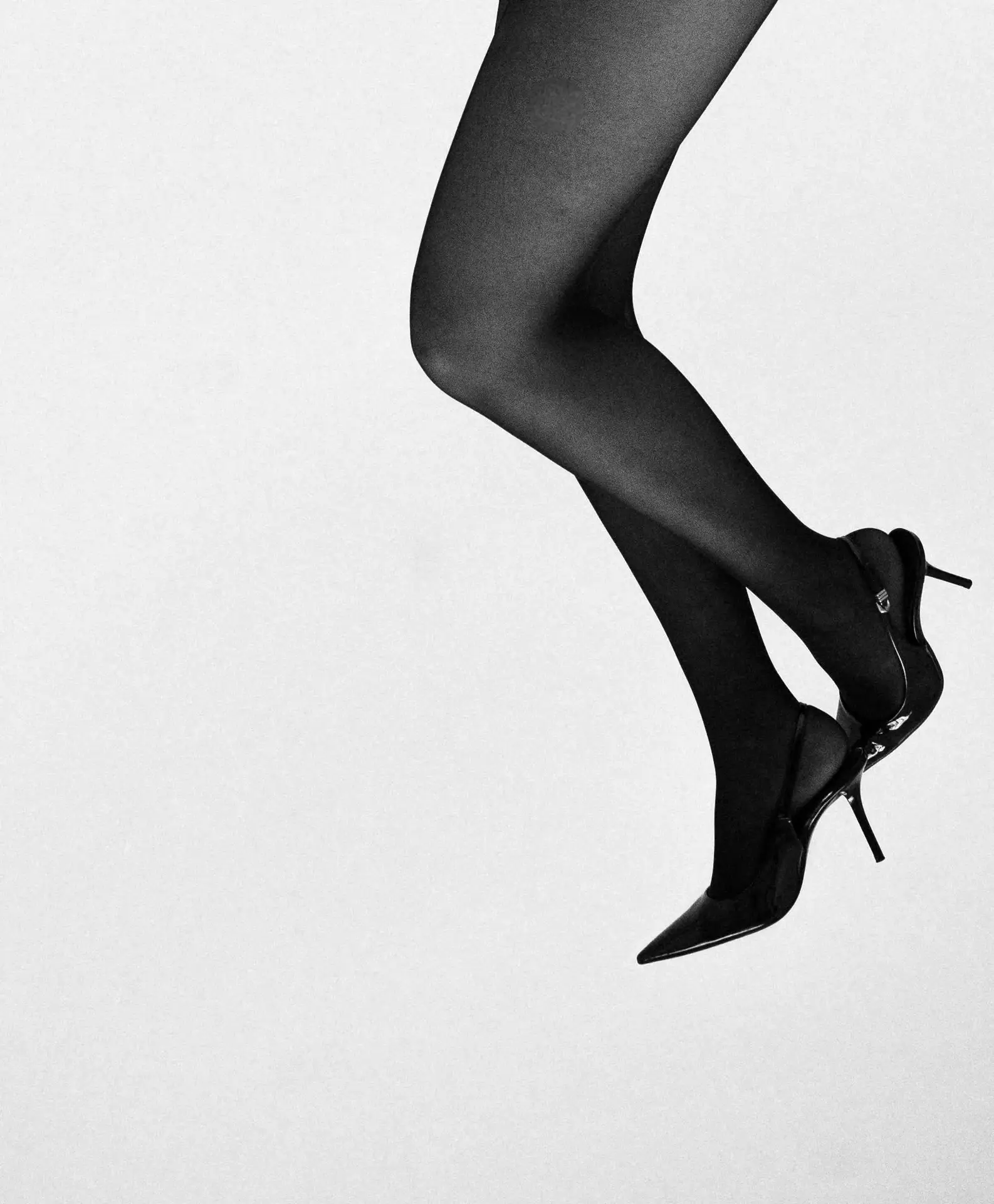 Silhouette en escarpins noirs, image d’ouverture du portfolio